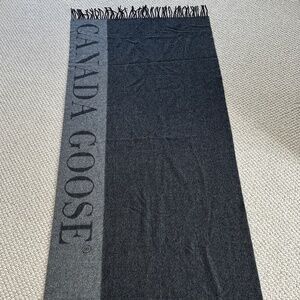 CANADA GOOSE LOGO BLANKET SCARF